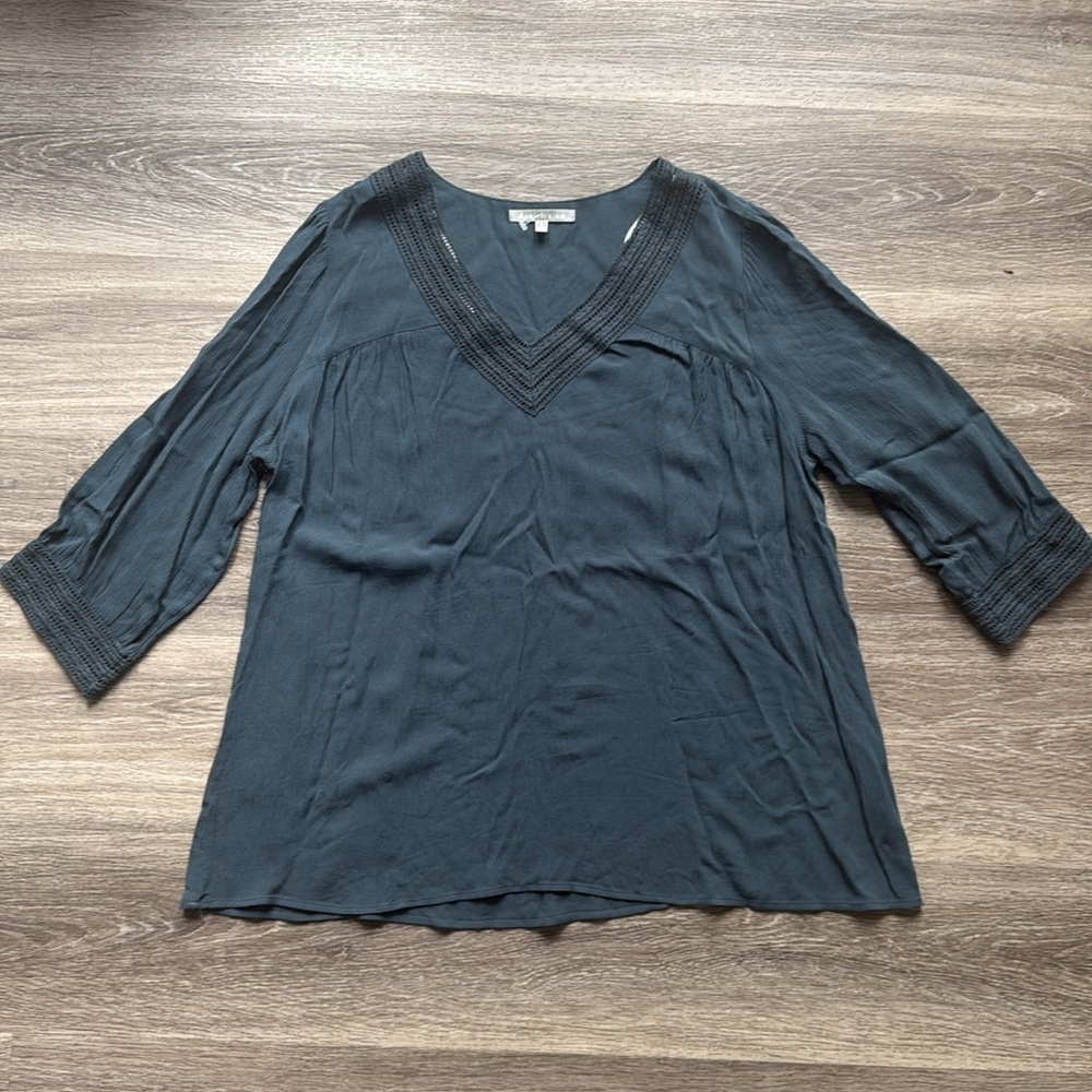 Daniel Rainn Relaxed Blouse 1X V Neck Crotched Trim Boho
